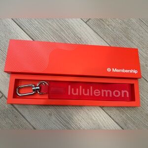 NEW! Exclusive Lululemon Member Access ‘Never Lost’ Keychain in color LURD/WHT